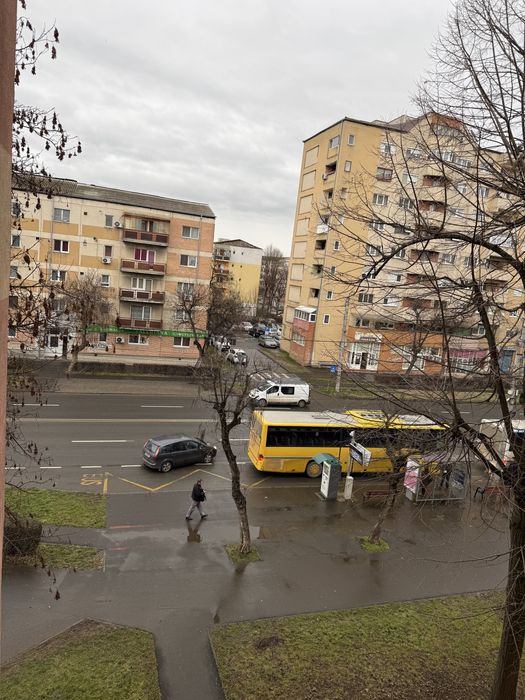 Vand Apartament / Nefinisat 4 camere + living Str Careiului Etaj 3