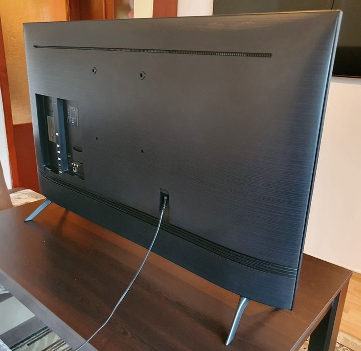 Телевизор - Samsung 50 ИНЧА - QLED - SMART TV - 4K !