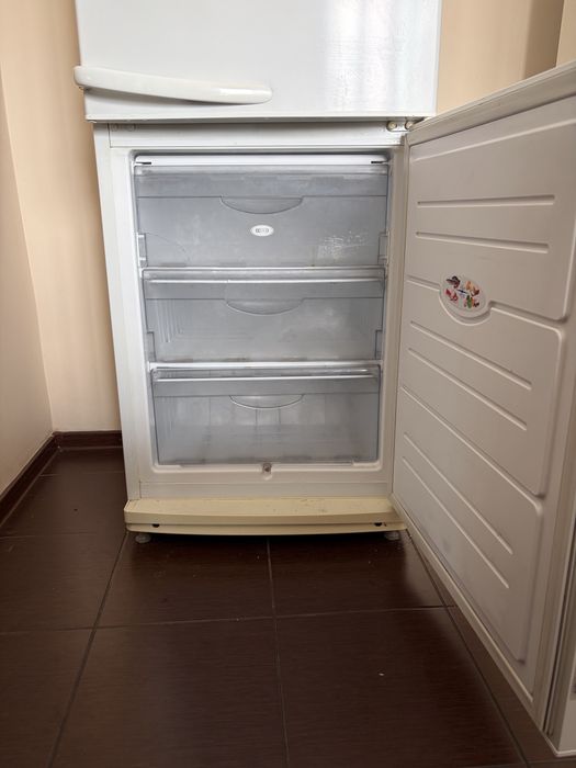 Продам двухкамерный холодильник Атлант