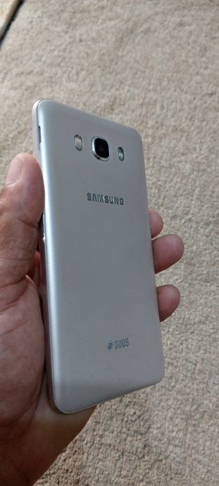 Телефон Samsung J7 2016