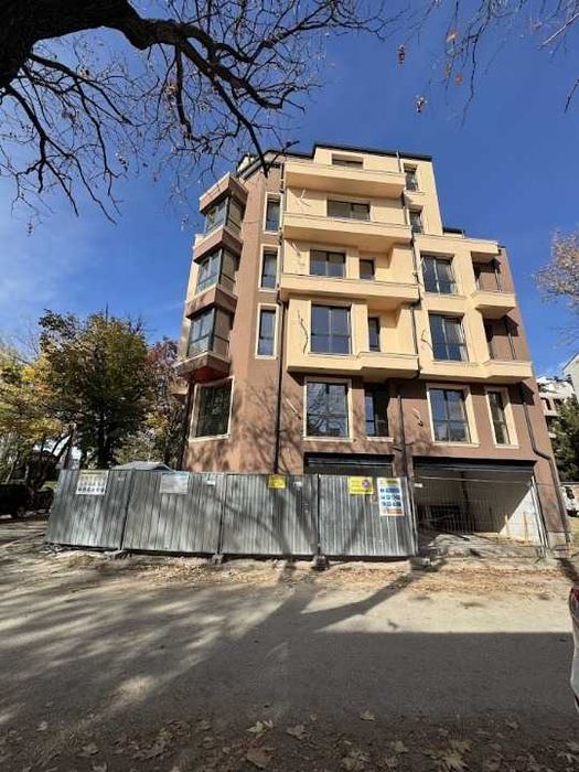 Продава се Тристаен апартамент в Пловдив, Съдийски - 99 кв.м за 1015 €/кв.м - Снимка #2