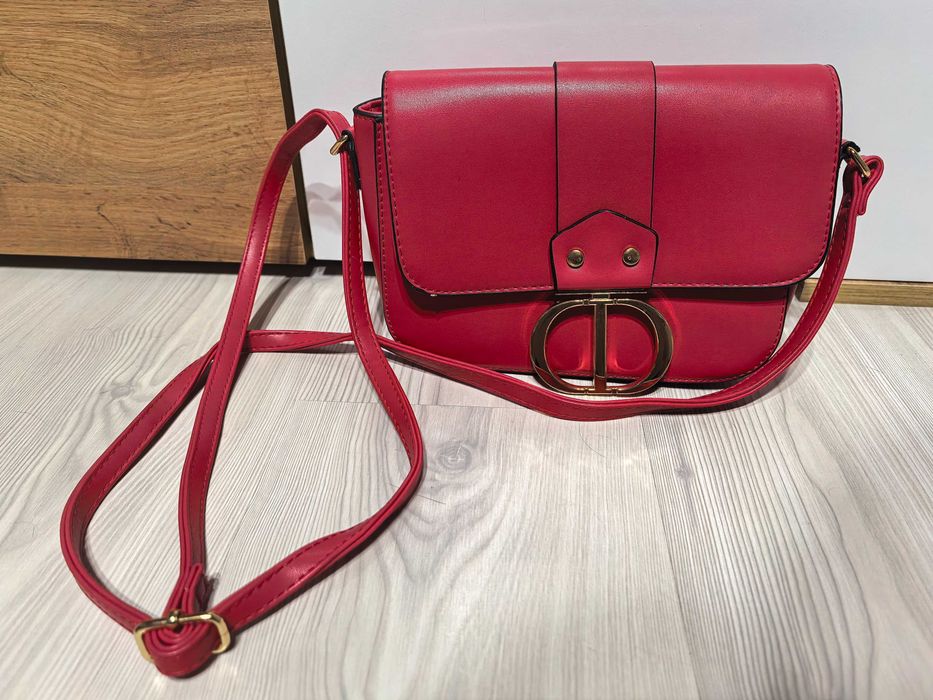 Червена дамска чанта/клъч