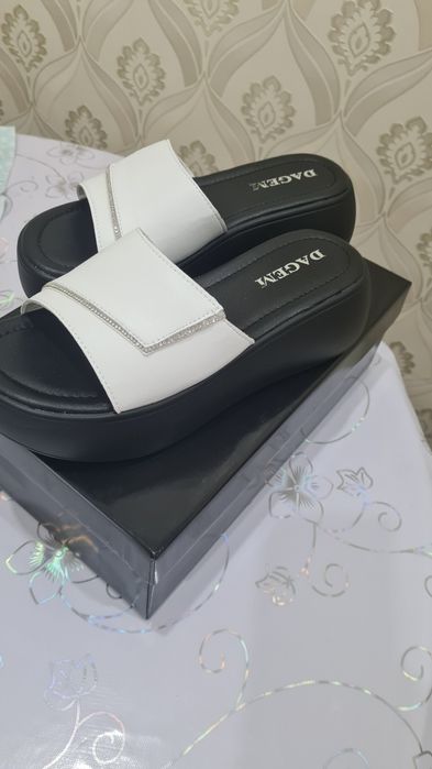 Новые Кожаные шлепки