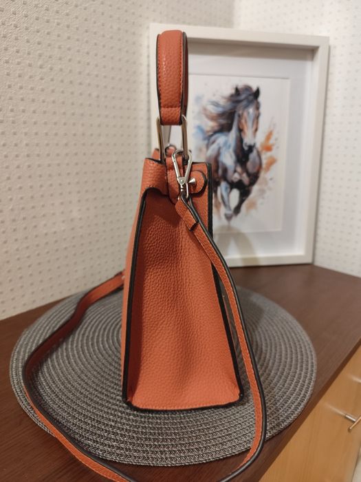 Елегантна дамска чанта