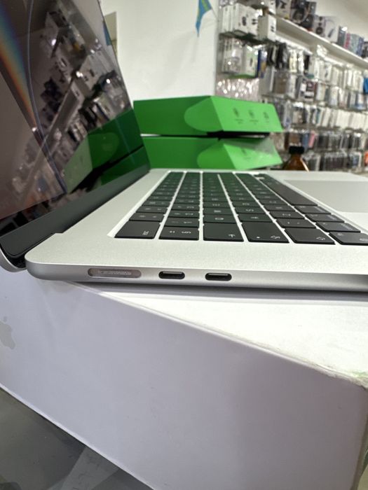 Macbook Air M2 2023 8/256