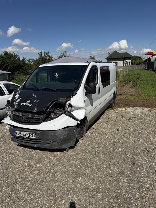Vand  opel viavaro avariat