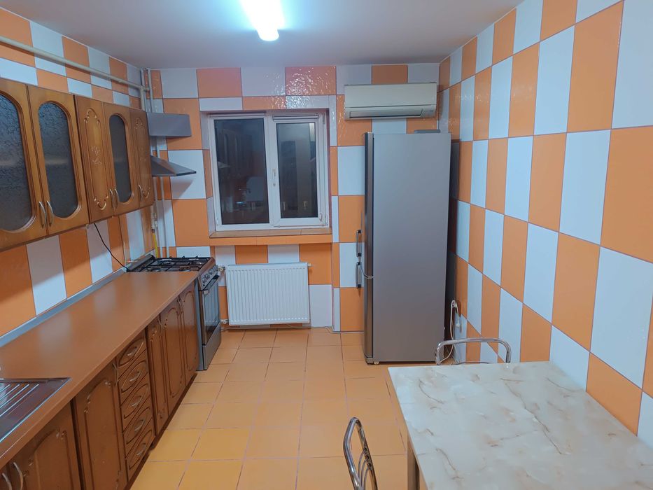 Închiriez apartament 2 camere decomandat