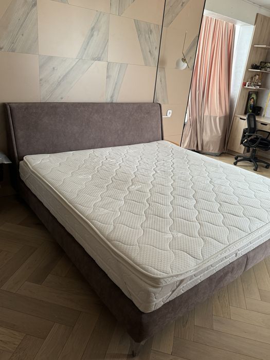 Продается Кровать 200*200 см