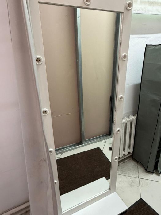 Стеллажи для магазина одежды