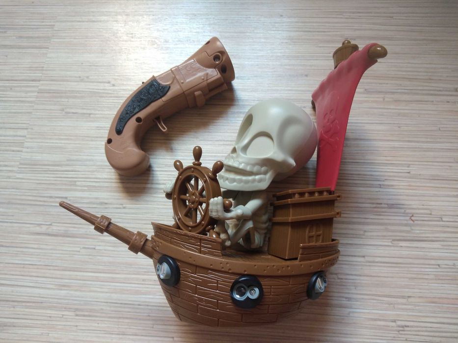 Интерактивна игра Привиденията на Джони Черепа, балони цифри 5 и 8