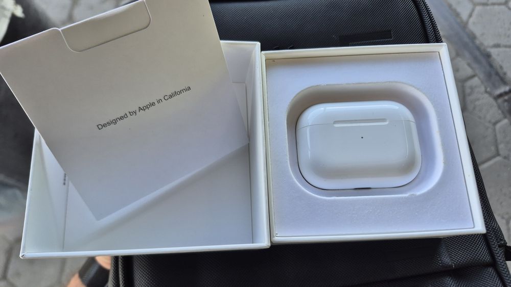 Продам наушники airpods pro оригинал