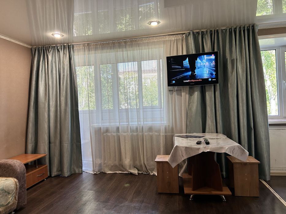 По часам 2000 тг за 1 ч. Центр