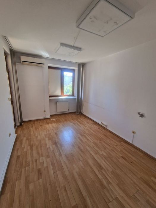 Дава се под наем Четиристаен апартамент в София, Лагера - 152 кв.м за 1100 € - Снимка #2