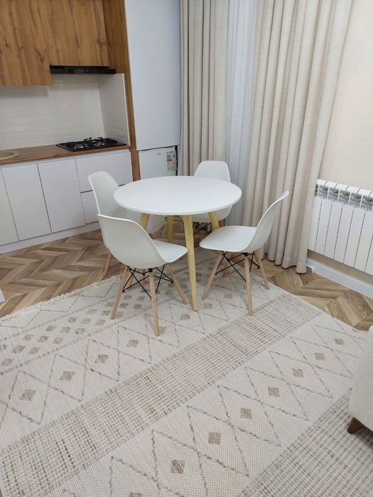 Аренда стол . Круглый стол . Прямоугольный стол .Прокат виставка мебел