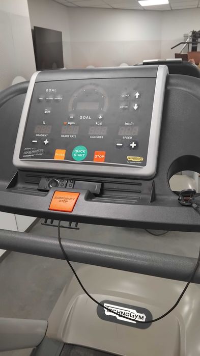 Бягаща пътека TECHNOGYM