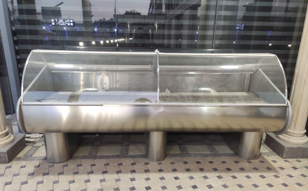 Витриный холодилник AZN