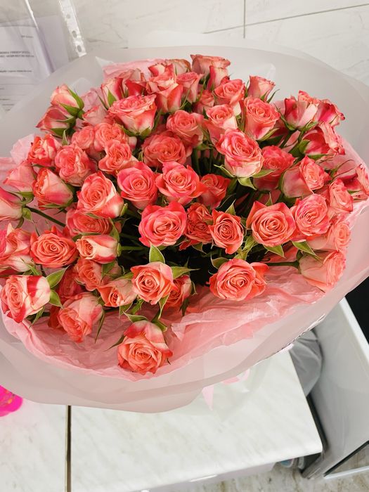 Букет цветов из кустовых роз