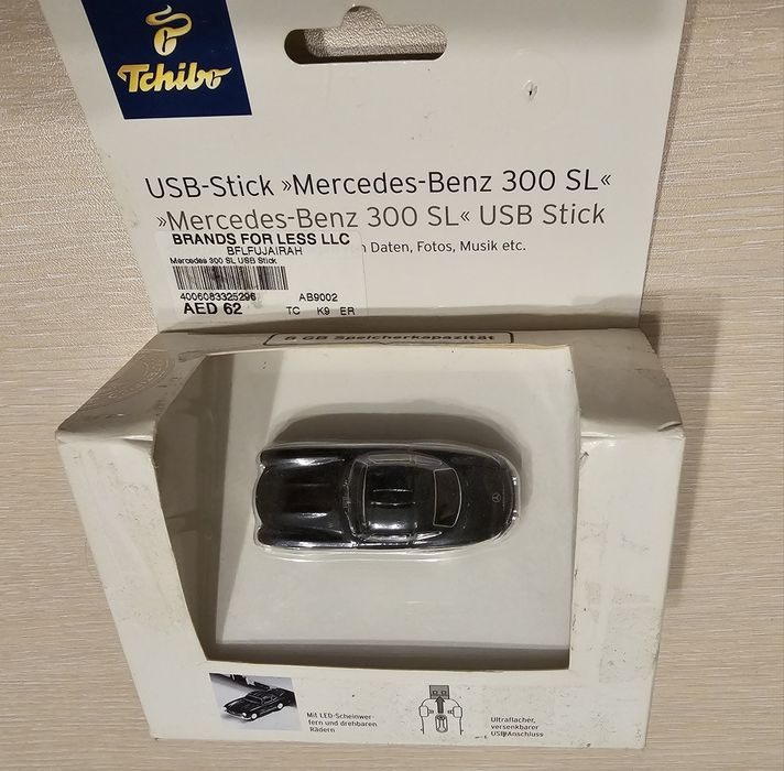 Фен артикули на Mercedes: флашка, ключодържател и лятна шапка