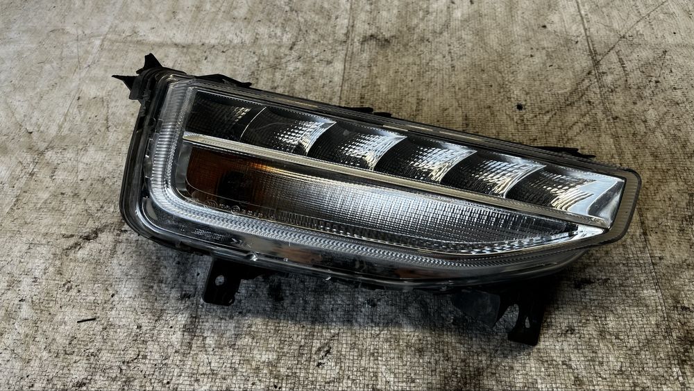 Volkswagen T-Rock 17- десен халоген