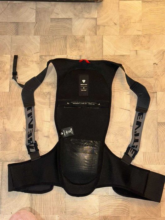 Echipament moto-geaca,casca,genunchiere,protecție spate,manusi