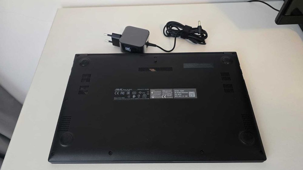 Laptop Asus Vivobook 14 M413 AMD Ryzen 5 impecabil