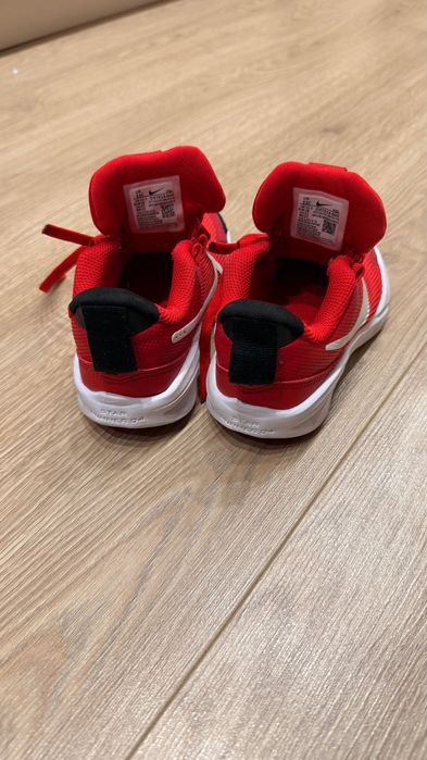 Продам кроссовки