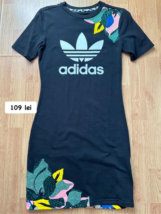 Se vand urmatoarele haine. In stare ft buna!