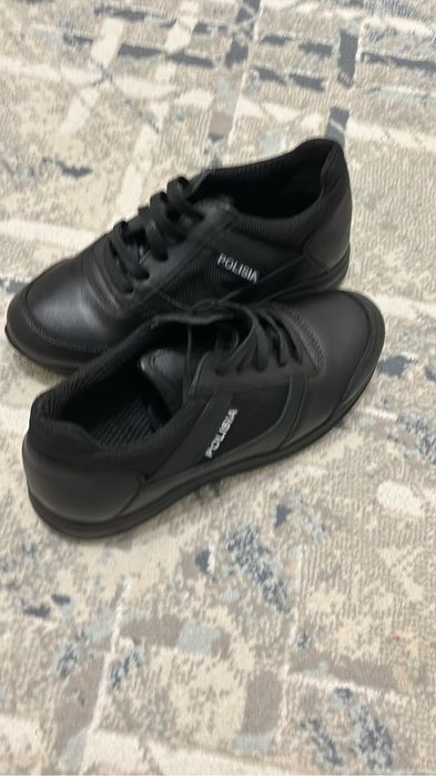 Кроссовки для сотрудников