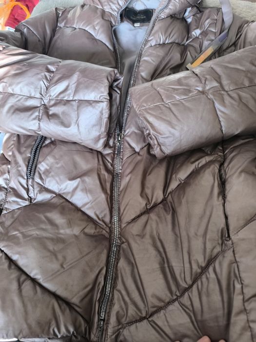 Продам куртку для девочки