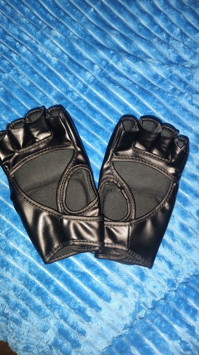 Продам перчатки для спорта