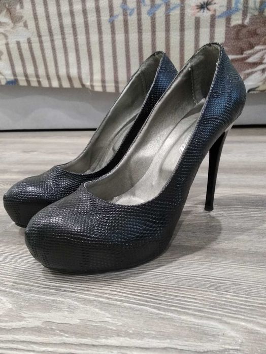 Обувки на висок ток 37 номер