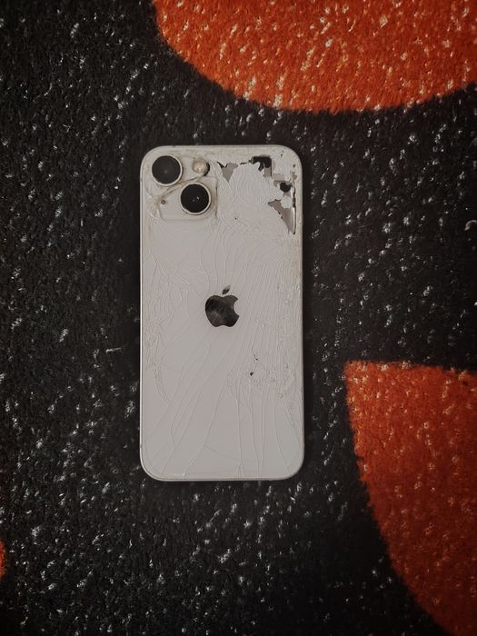 Продам айфон 13 белый