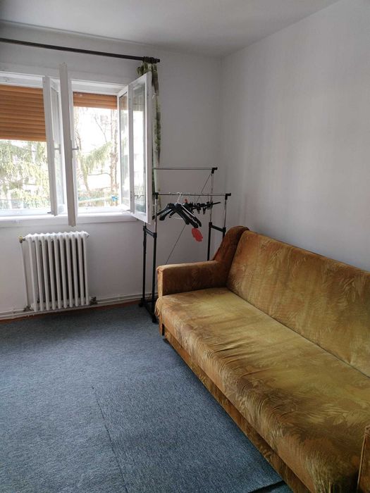 Inchiriez o camera in apartament decomandat Cetate