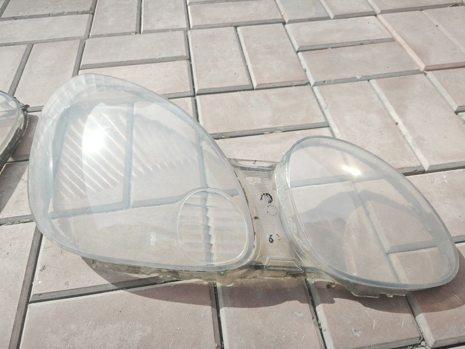 Lexsus gs 300 стекла фар оригинал