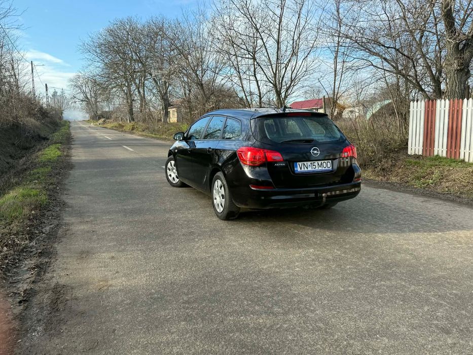 Vând Opel Astra J