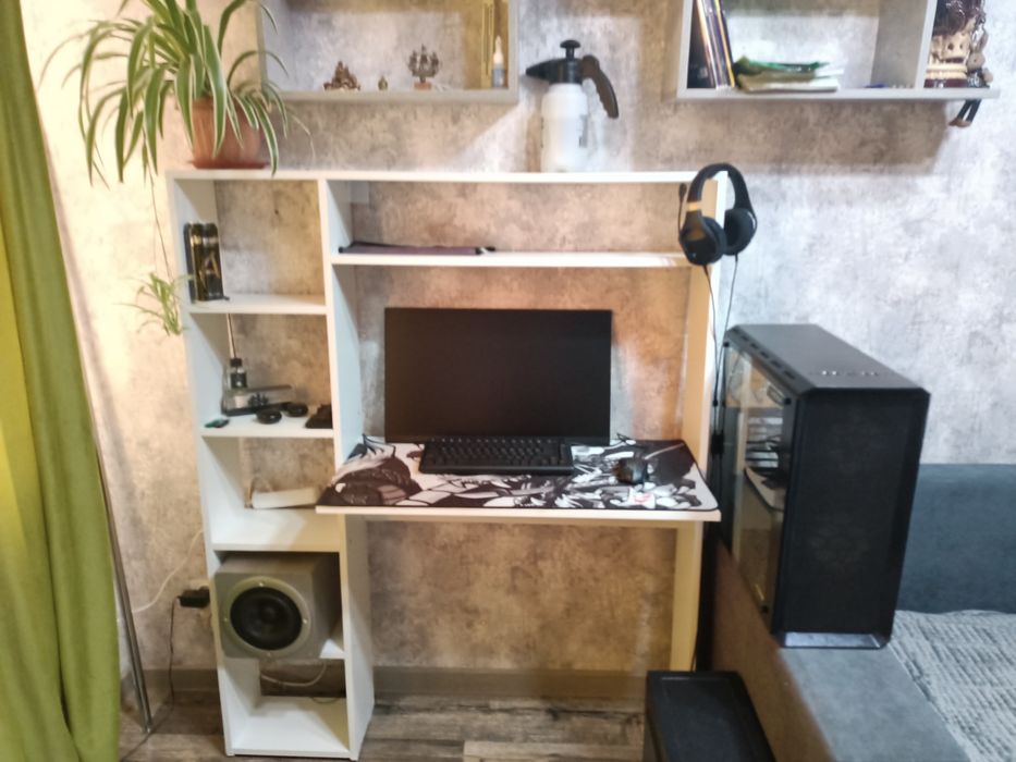 Продам стол для компьютера и учебы