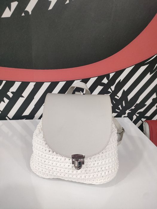 Дамска плетена чанта раничка