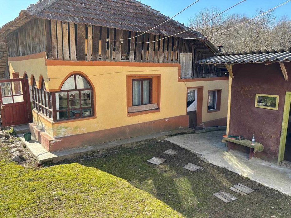 Casă Bătrânească De Vanzare!