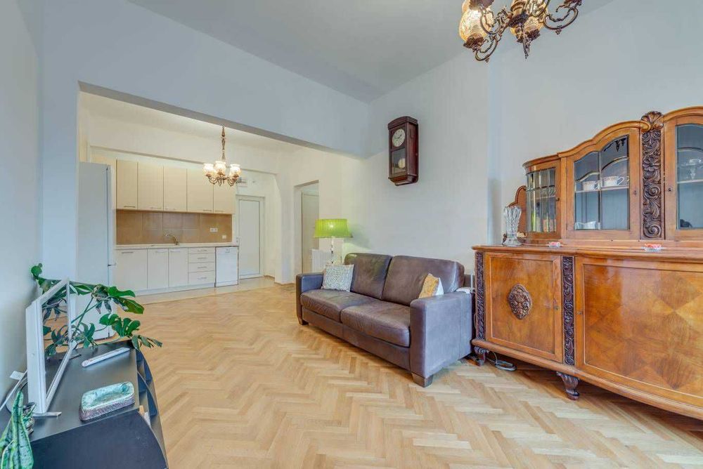 Дава се под наем Тристаен апартамент в София, Медицинска академия - 100 кв.м за 977.16 € - Снимка #2