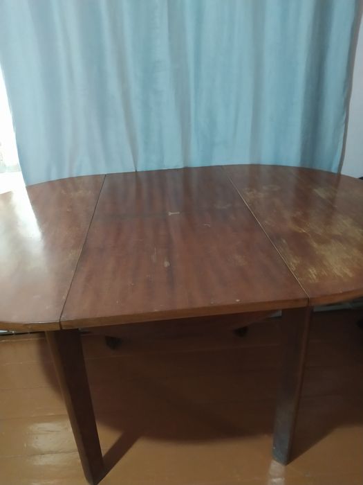 Продам раздвижной  круглый стол, трюмо