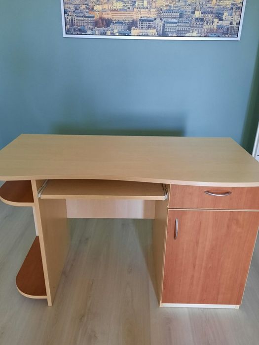 Функционално масивно бюро без забележки