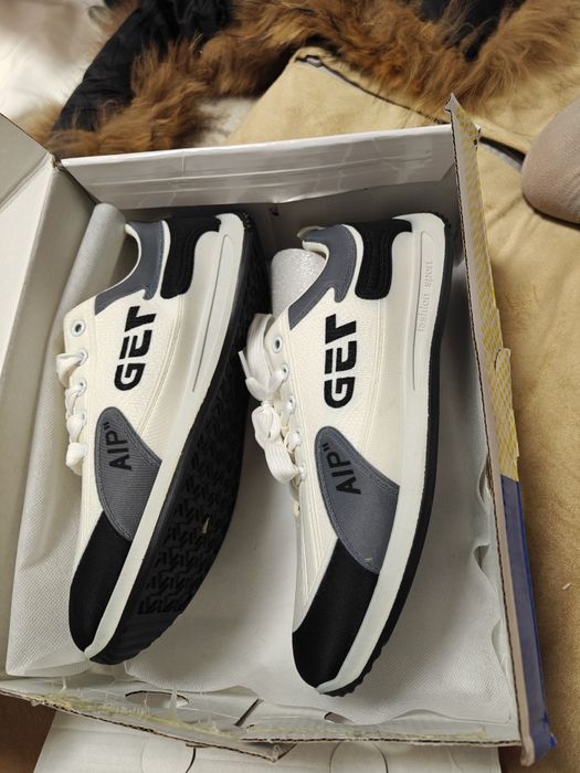 Кроссовки новый  продам