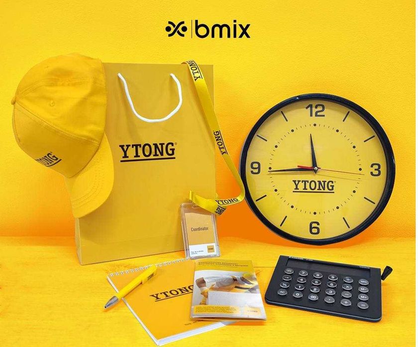 Большой ассортимент продукции с логотипом кепки ручки сумки блокноты