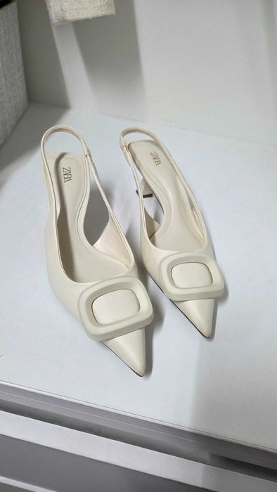 ZARA бели обувки 35 размер