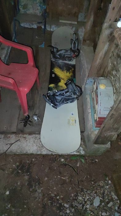 Vând snowboard ,stare satisfăcătoare marimea L la picior