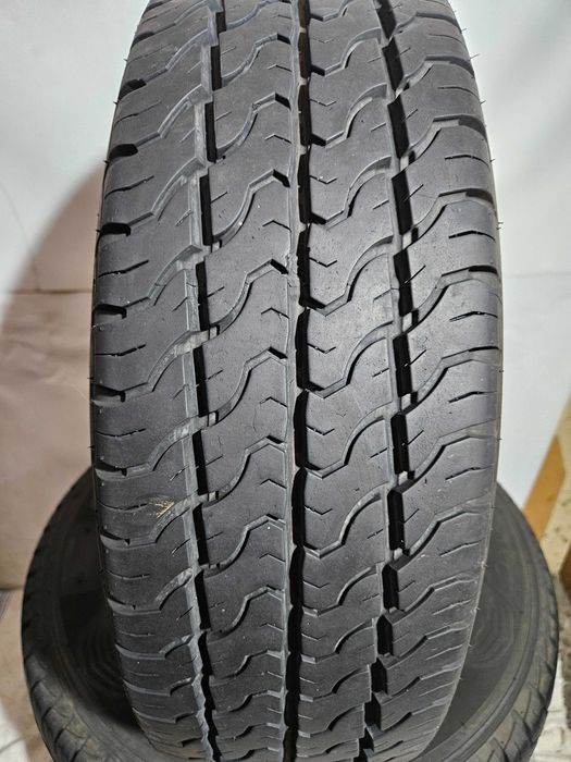 4бр 215/70/15С DUNLOP 9мм грайфер дот:22г Предлагаме монтаж++