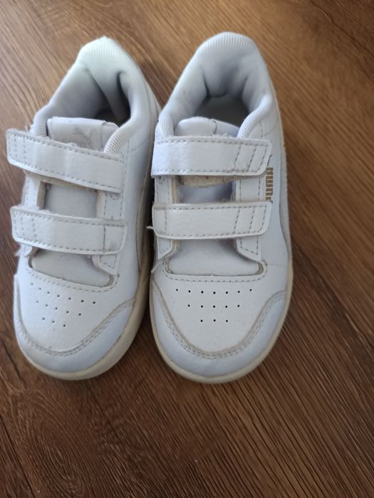 Vând adidași pentru copii