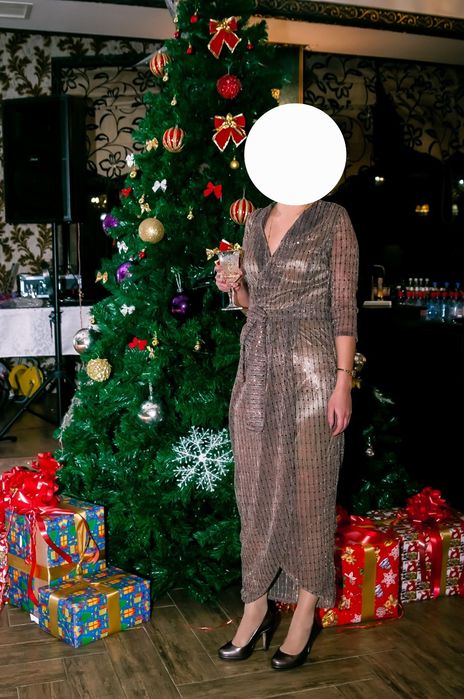 Вечернее блестящее платье