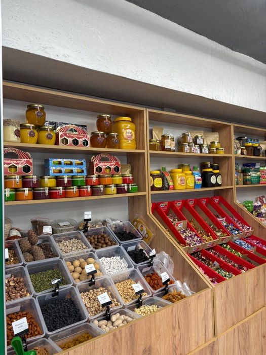 Продам торговые стелажи и витрины