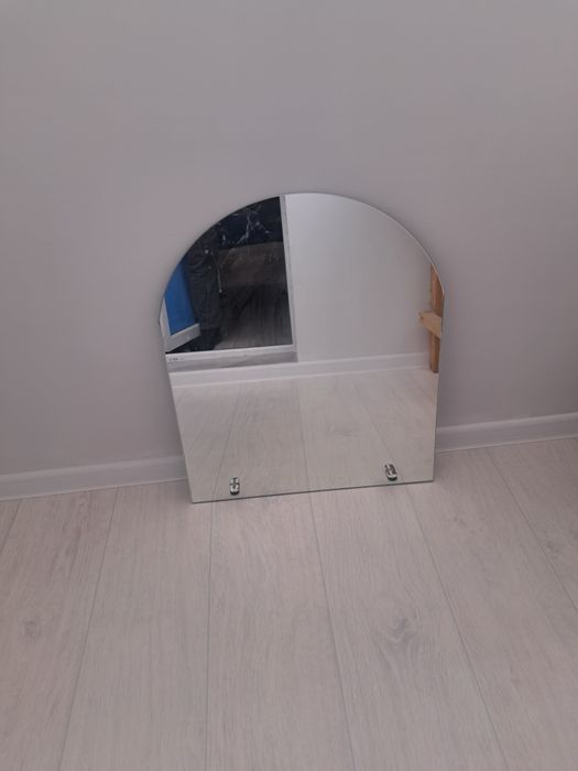 Продам зеркало с полкой